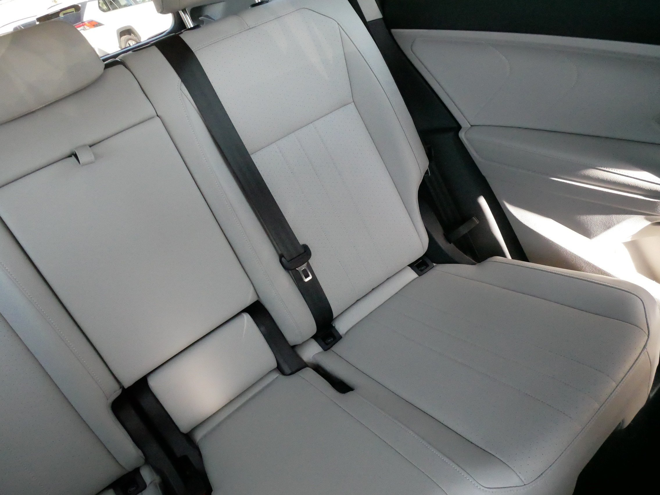 Certified 2023 Volkswagen Tiguan SE w/ Panoramic Sunroof Package AWD/4WD image 14