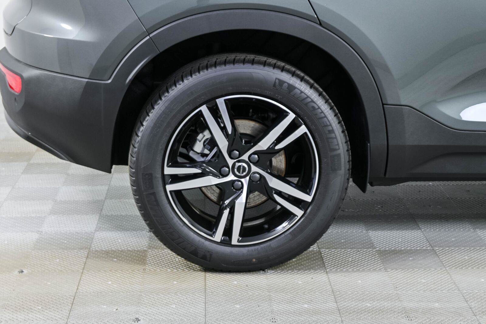 New 2026 Volvo XC40 B5 Core w/ Protection Package Premier AWD/4WD image 37
