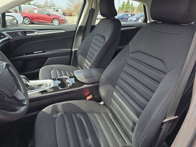 Used 2016 Ford Fusion SE image 18