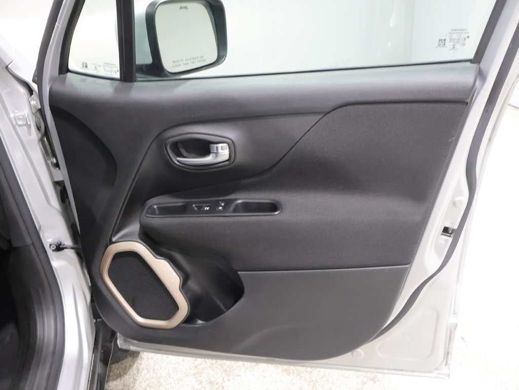Used 2016 Jeep Renegade Latitude AWD/4WD image 23