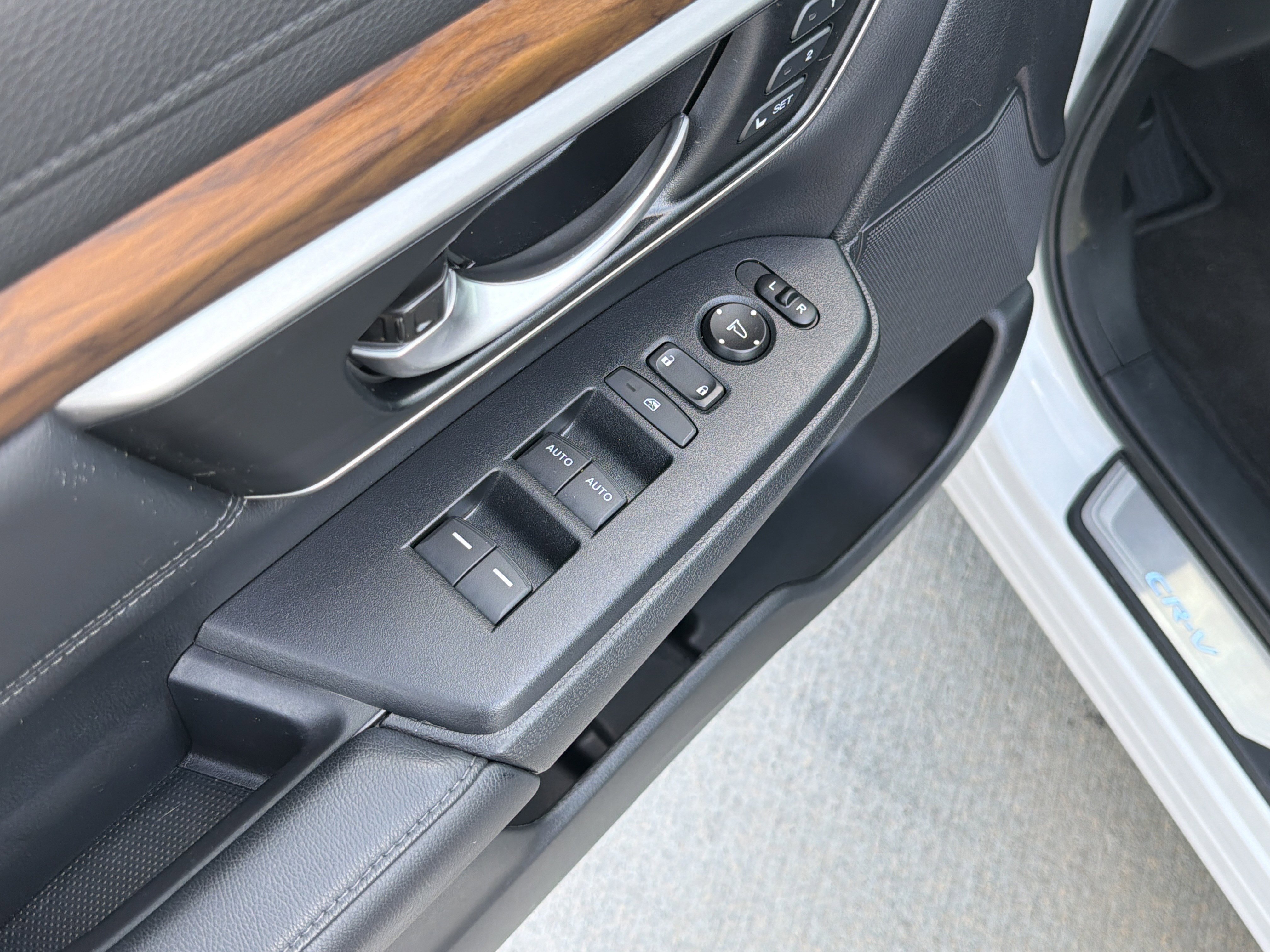 Used 2020 Honda CR-V Touring image 15