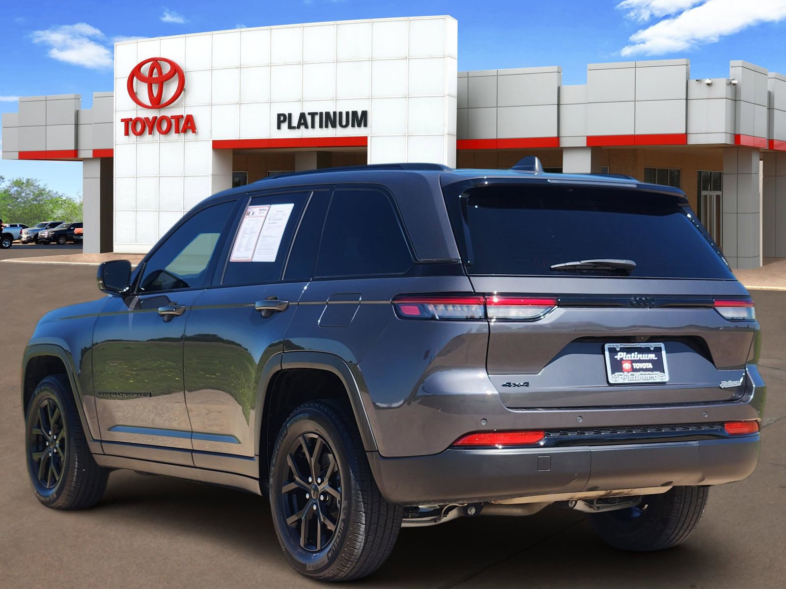 Used 2024 Jeep Grand Cherokee Altitude AWD/4WD image 5