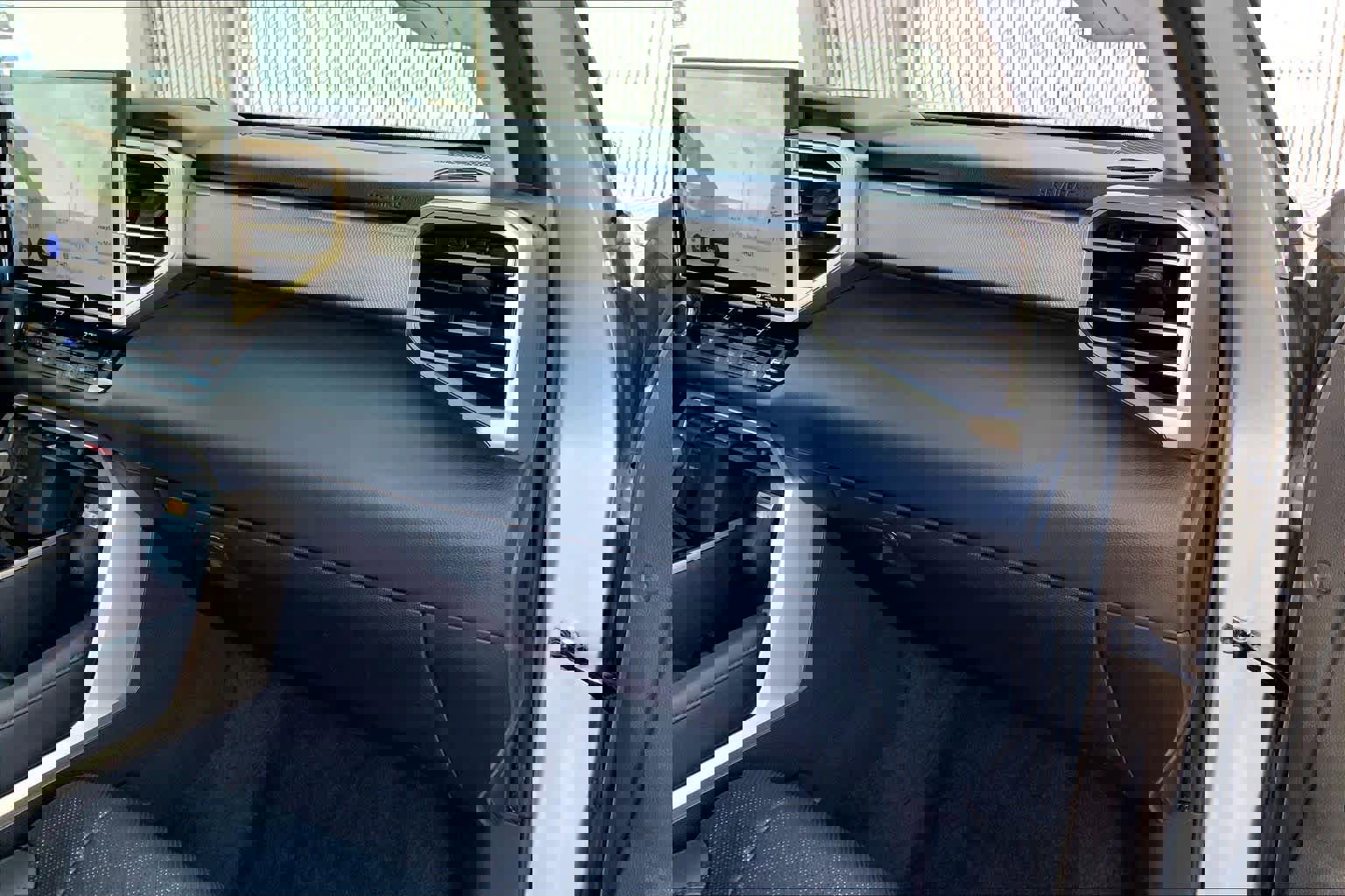 Used 2024 Toyota Tundra Limited w/ Power Package image 33