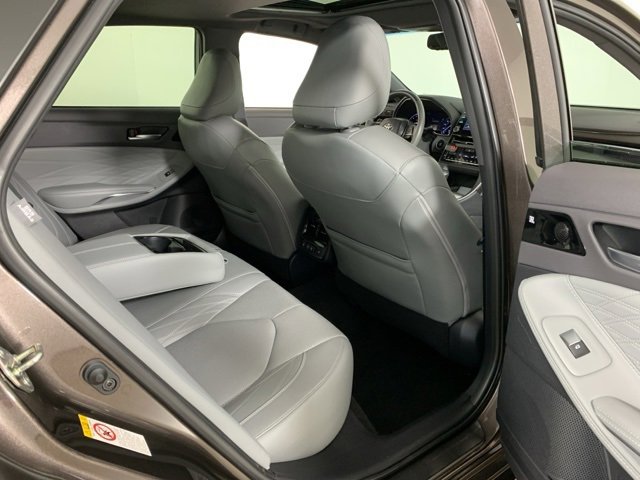 Used 2019 Toyota Avalon Limited image 36