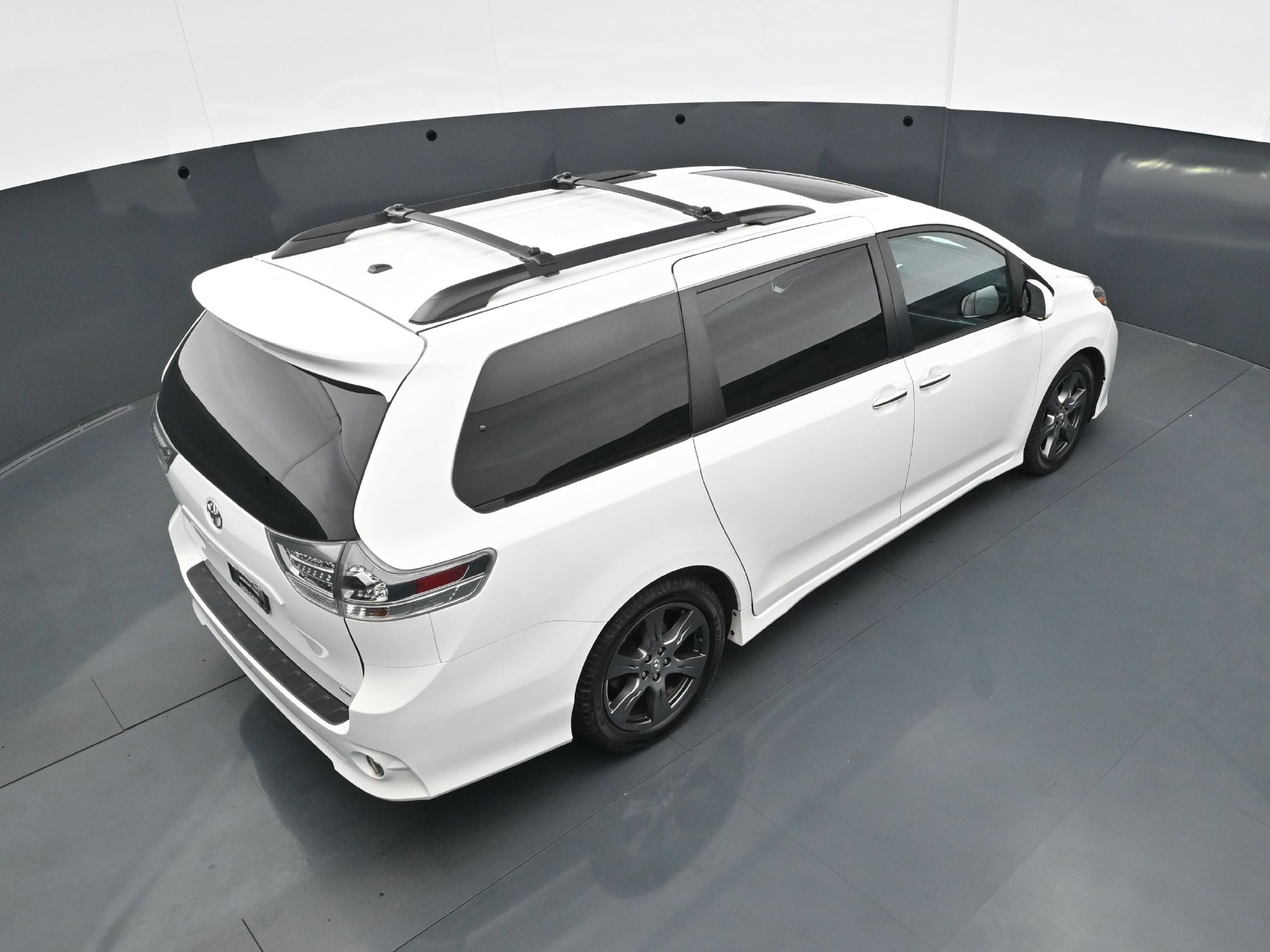 Used 2017 Toyota Sienna SE w/ SE Preferred Package FWD image 42