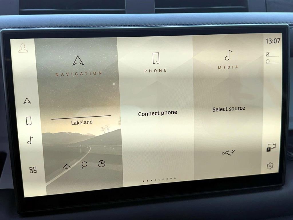 New 2025 Land Rover Defender 130 X-Dynamic SE image 21