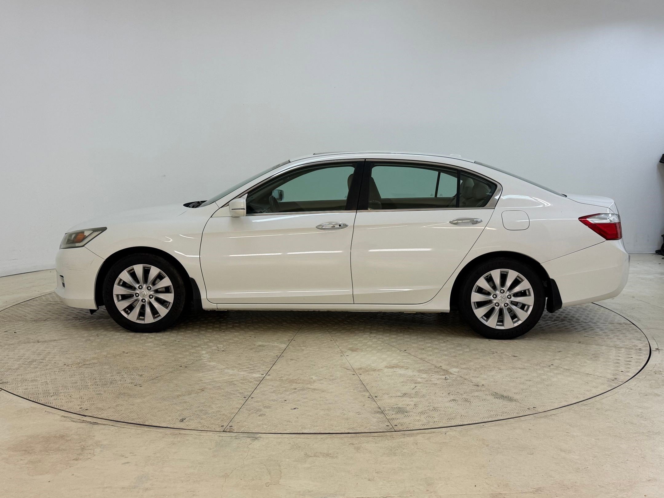 Used 2014 Honda Accord EX-L image 2