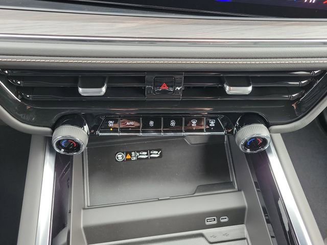 New 2025 Chevrolet Suburban Premier image 29