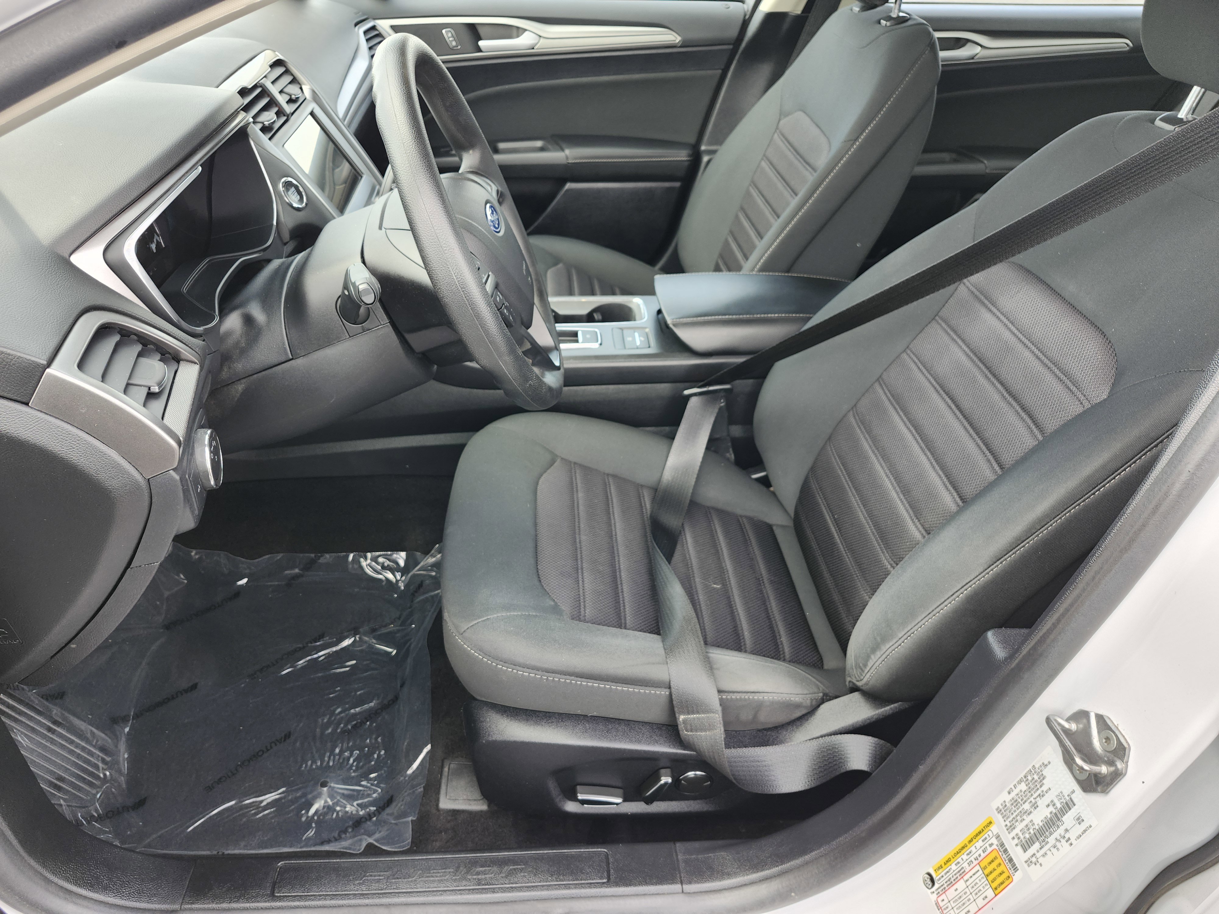 Used 2020 Ford Fusion SE FWD image 24