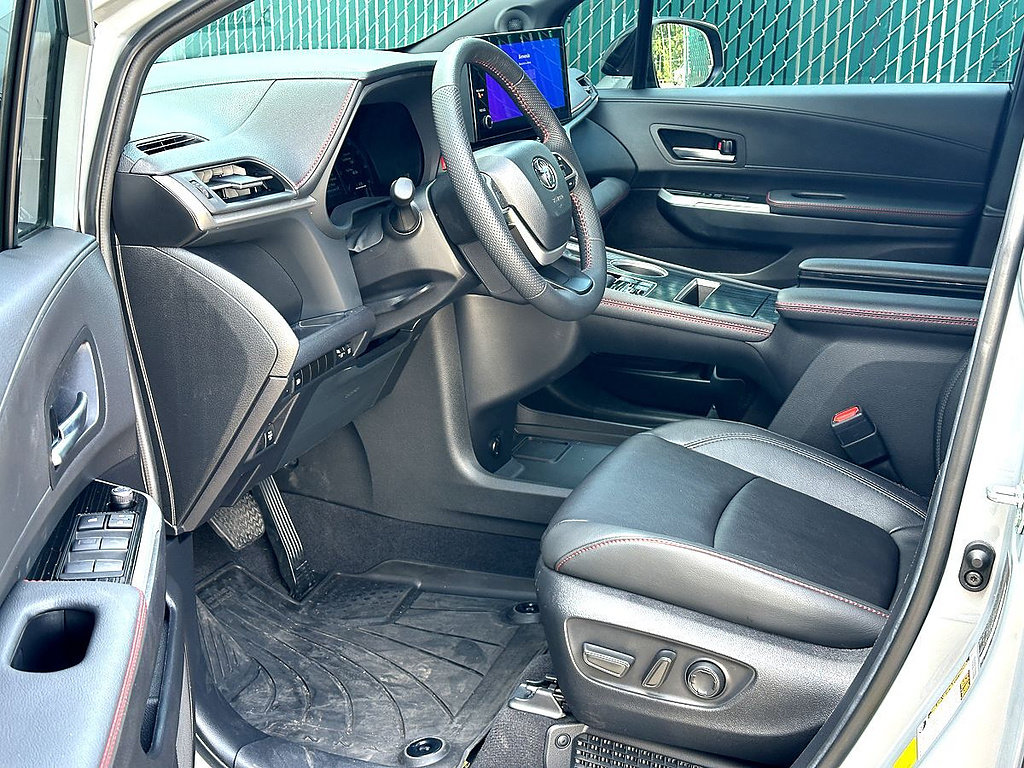 New 2026 Toyota Sienna XSE FWD image 10