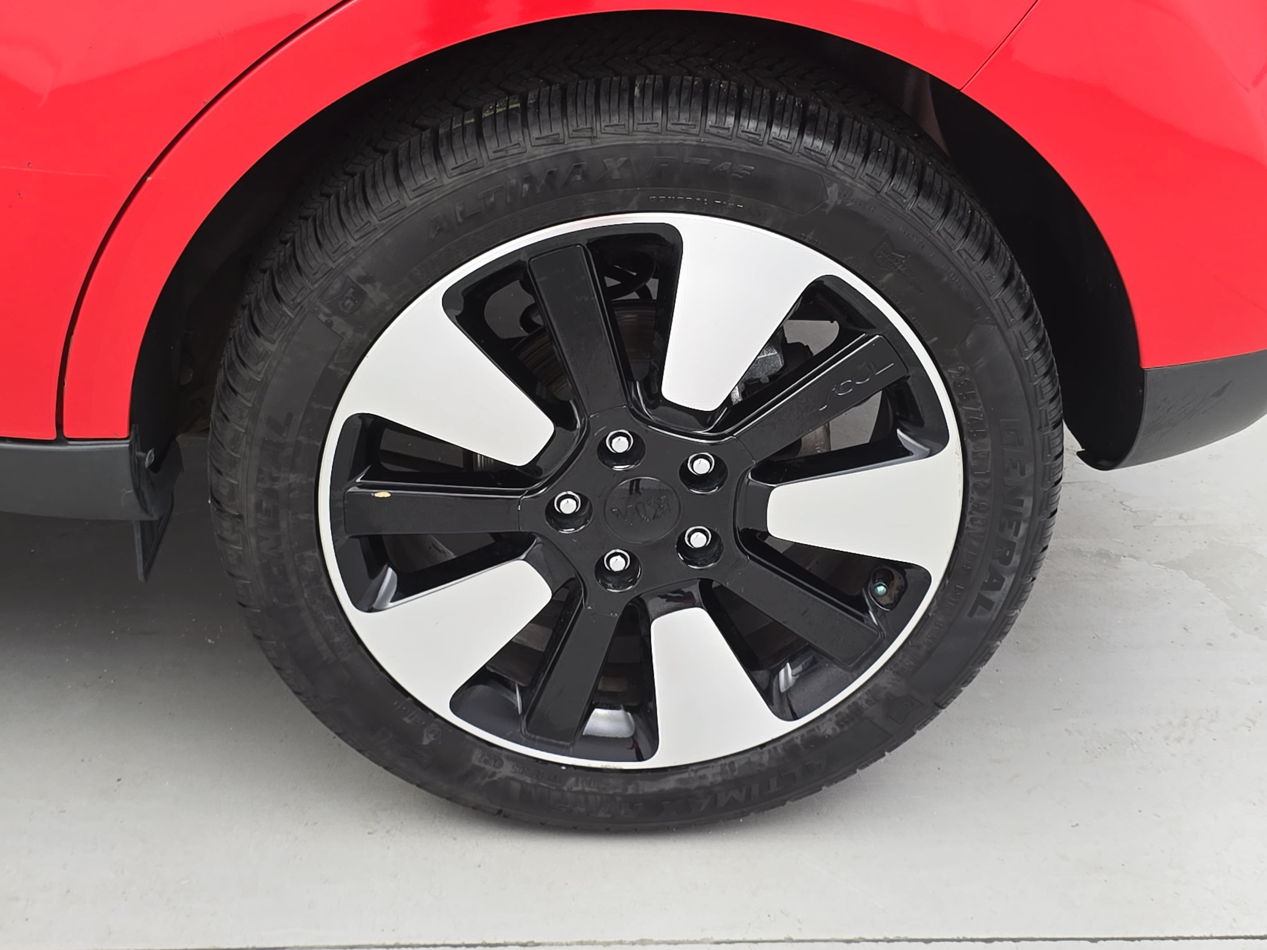 Used 2019 Kia Soul + FWD image 31