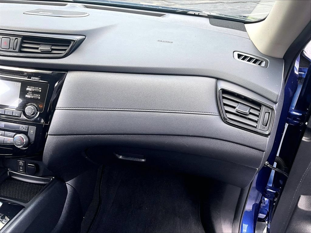 Used 2017 Nissan Rogue SV AWD/4WD image 13