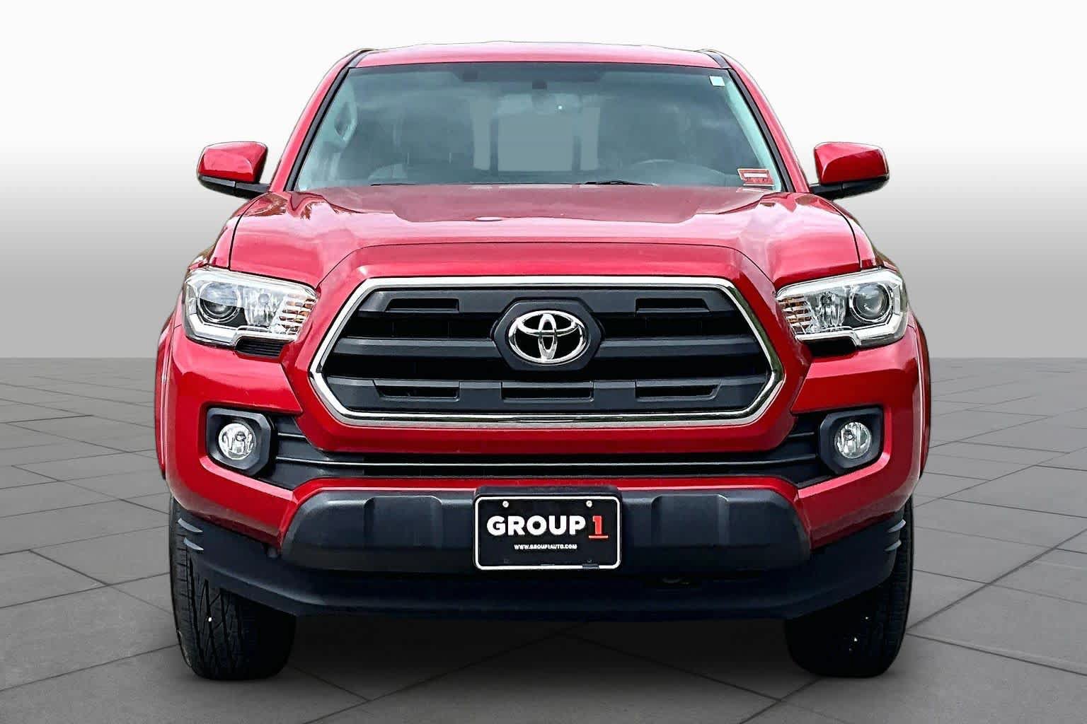 Used 2017 Toyota Tacoma SR5 AWD/4WD image 4