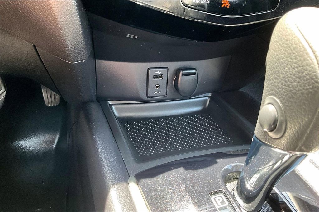 Used 2015 Nissan Rogue SV FWD image 15