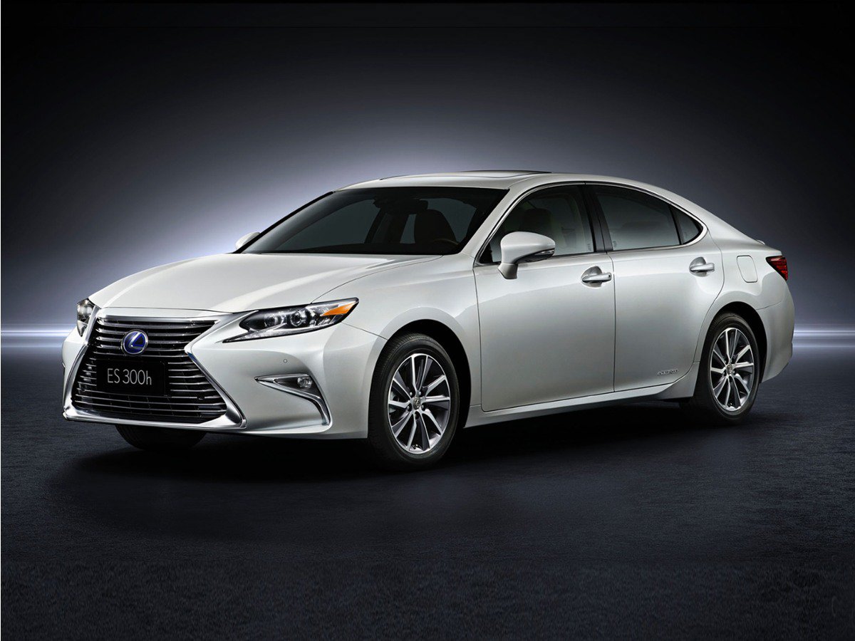 Used 2016 Lexus ES 300h w/ Luxury Package w/Wood Trim