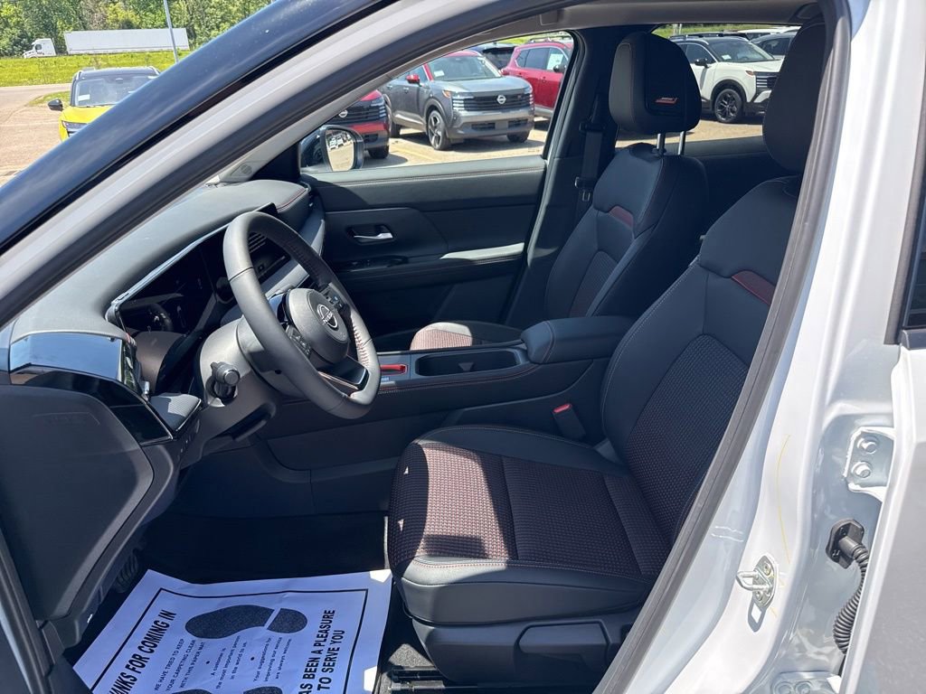 New 2026 Nissan Kicks SR w/ SR Premium Package AWD/4WD image 9