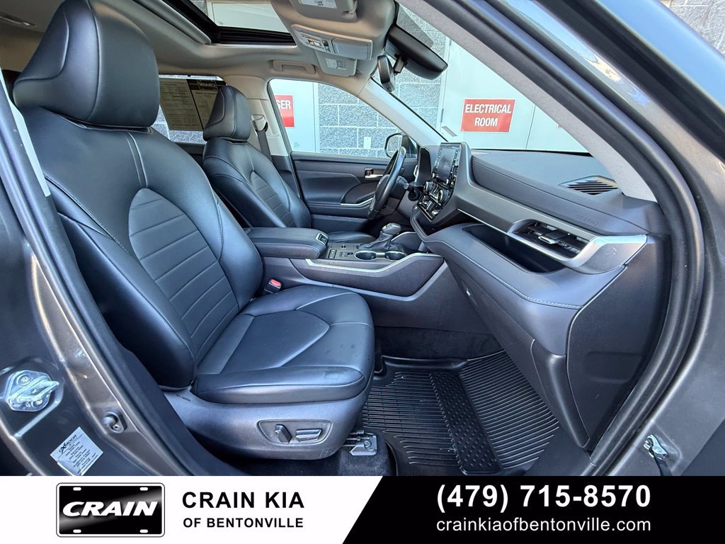 Used 2021 Toyota Highlander XLE FWD image 34