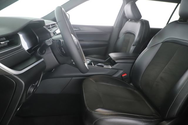 Used 2025 Jeep Grand Cherokee L Laredo image 16