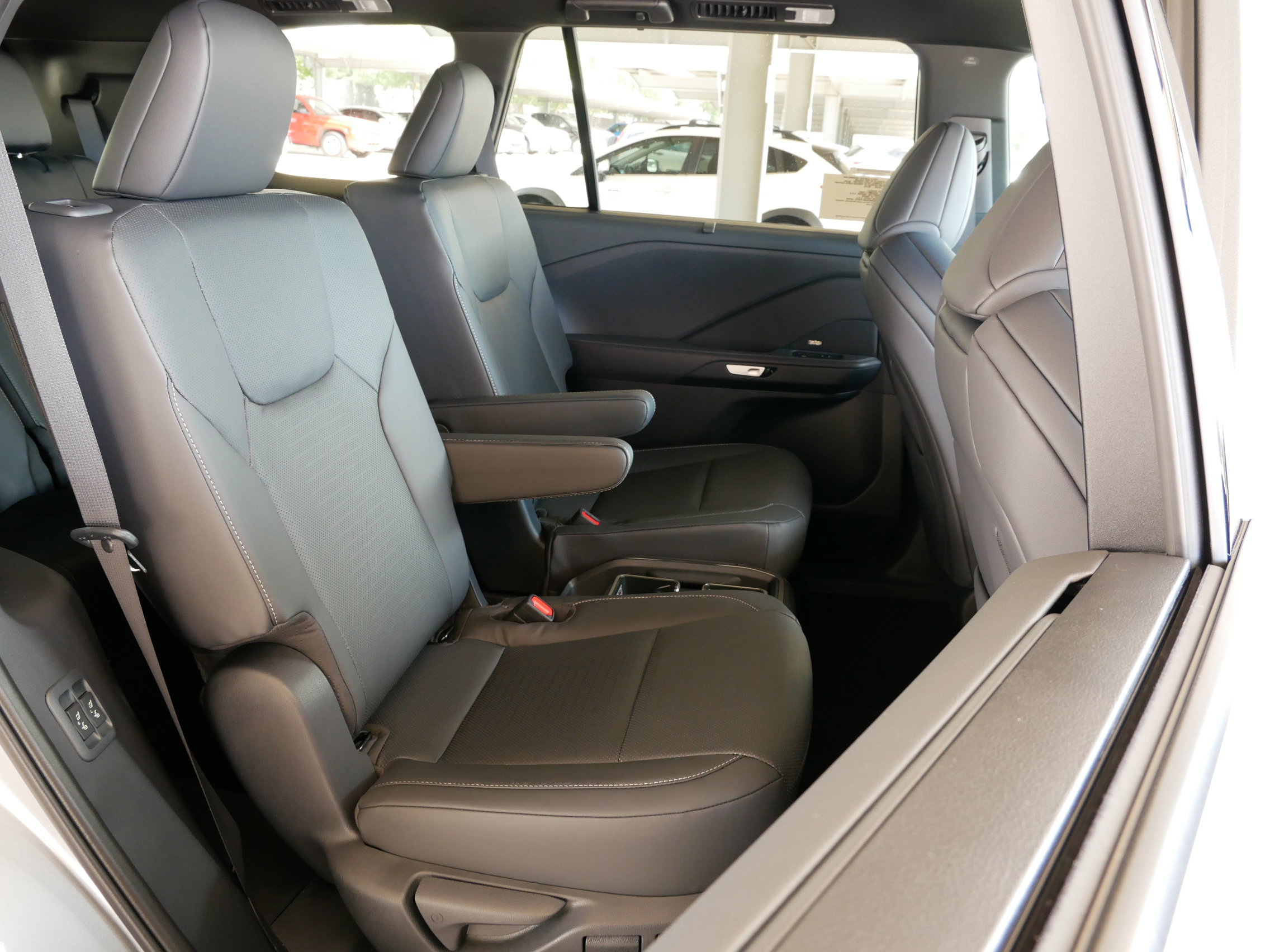 New 2026 Lexus TX 500h AWD image 8