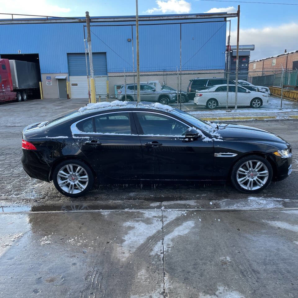 Used 2019 Jaguar XE Prestige image 4