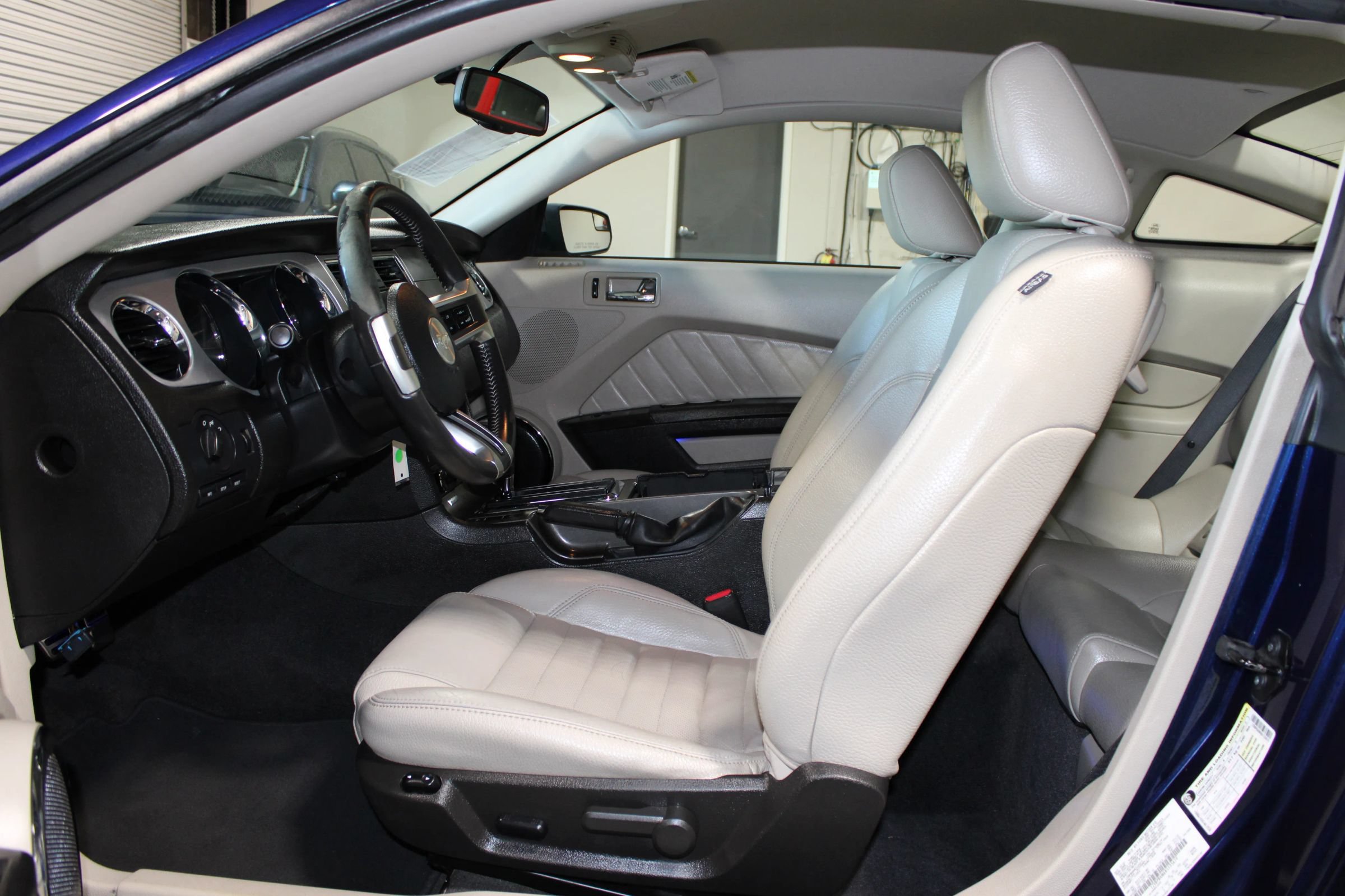 Used 2011 Ford Mustang Premium w/ Security Pkg RWD image 10