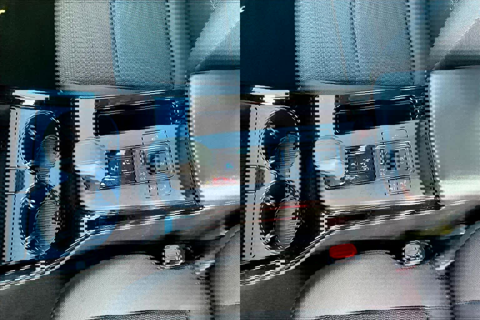 Used 2024 Toyota Prius XLE image 28