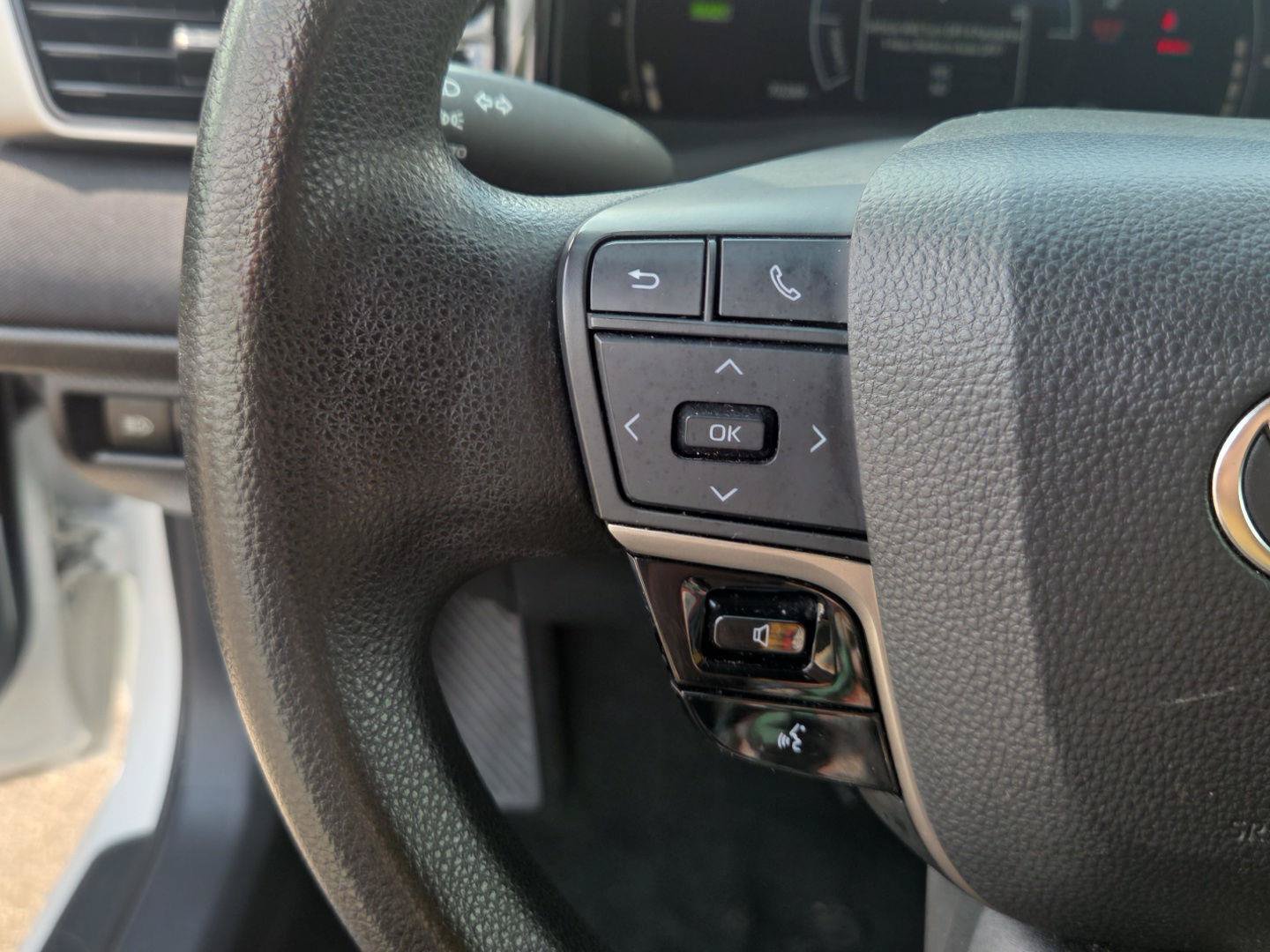 Used 2025 Toyota Camry LE FWD image 23