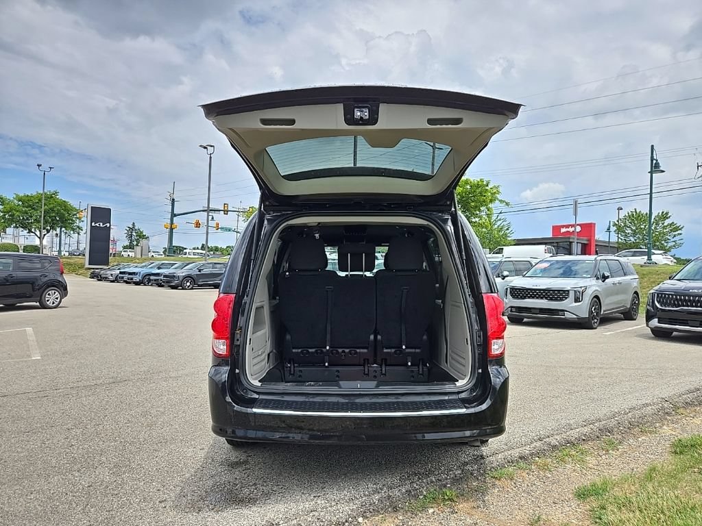 Used 2016 Dodge Grand Caravan SE FWD image 5