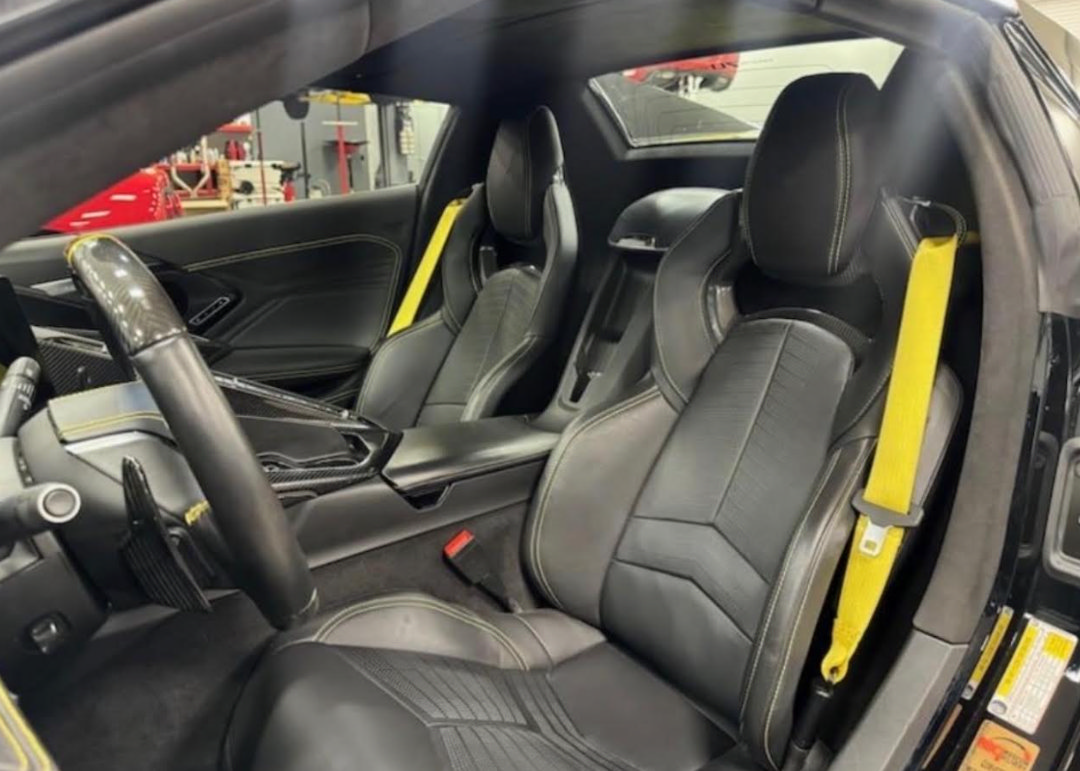 Used 2023 Chevrolet Corvette Z06 w/ Stealth Interior Trim Package RWD image 3