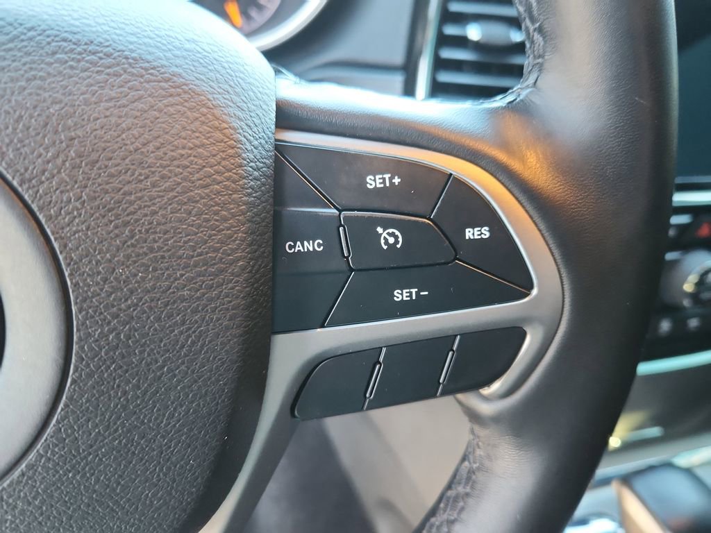 Used 2021 Jeep Grand Cherokee Laredo X image 21