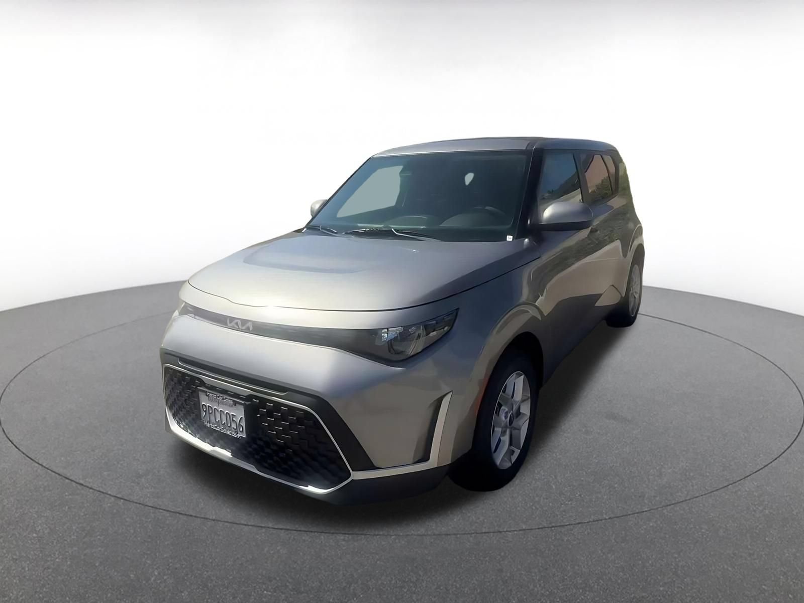 Used 2025 Kia Soul LX w/ LX Technology Package FWD image 6