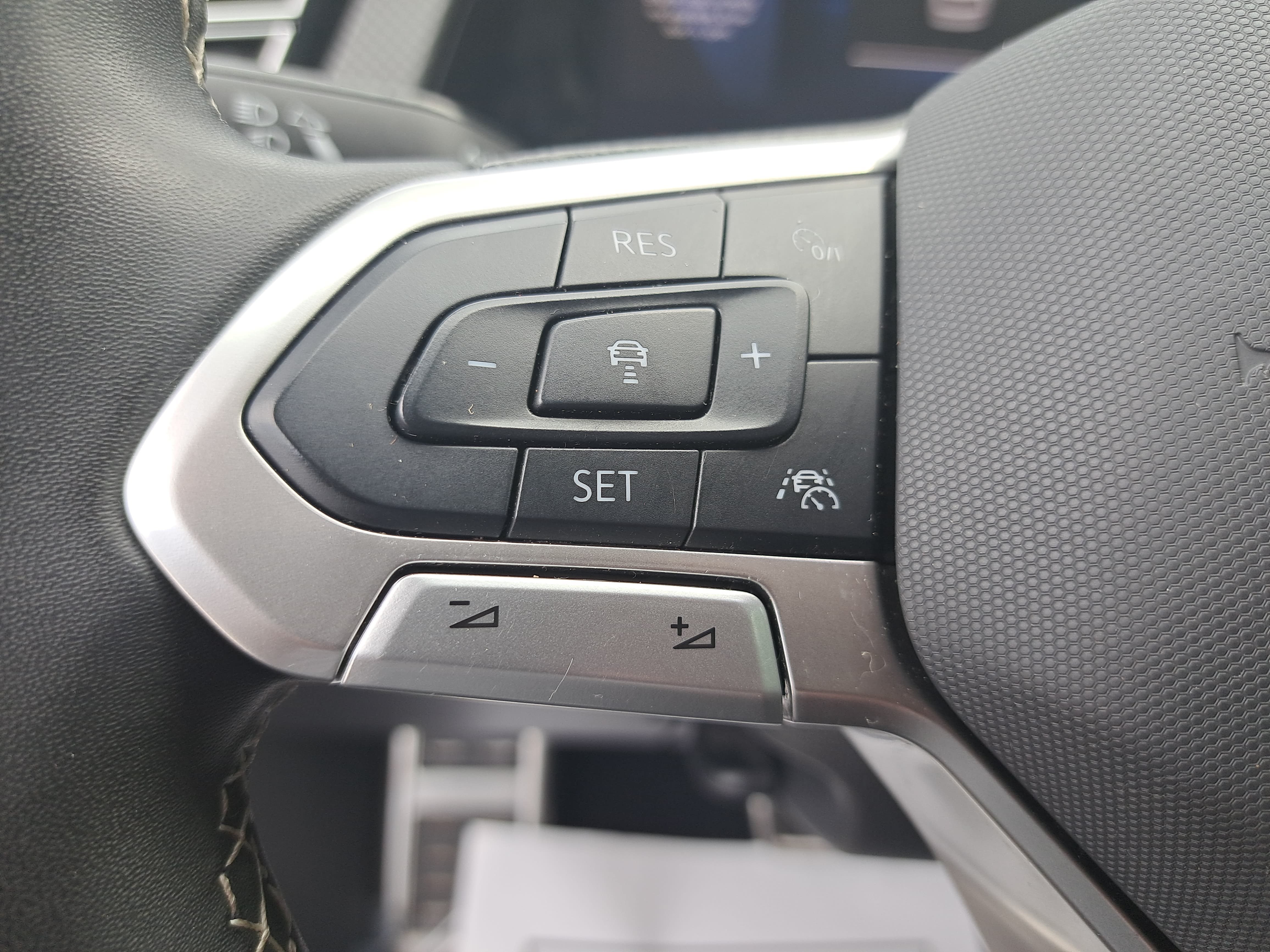 Used 2024 Volkswagen Atlas Peak Edition SEL AWD/4WD image 17
