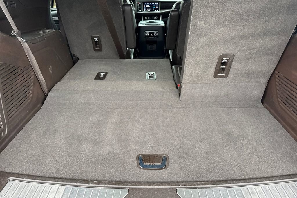 Used 2021 GMC Yukon Denali w/ Denali Premium Package image 23