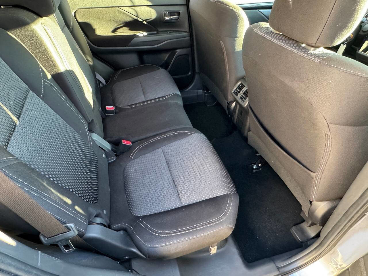 Used 2020 Mitsubishi Outlander ES image 19