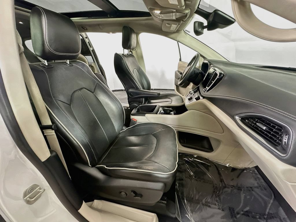Used 2023 Chrysler Pacifica Limited FWD image 14