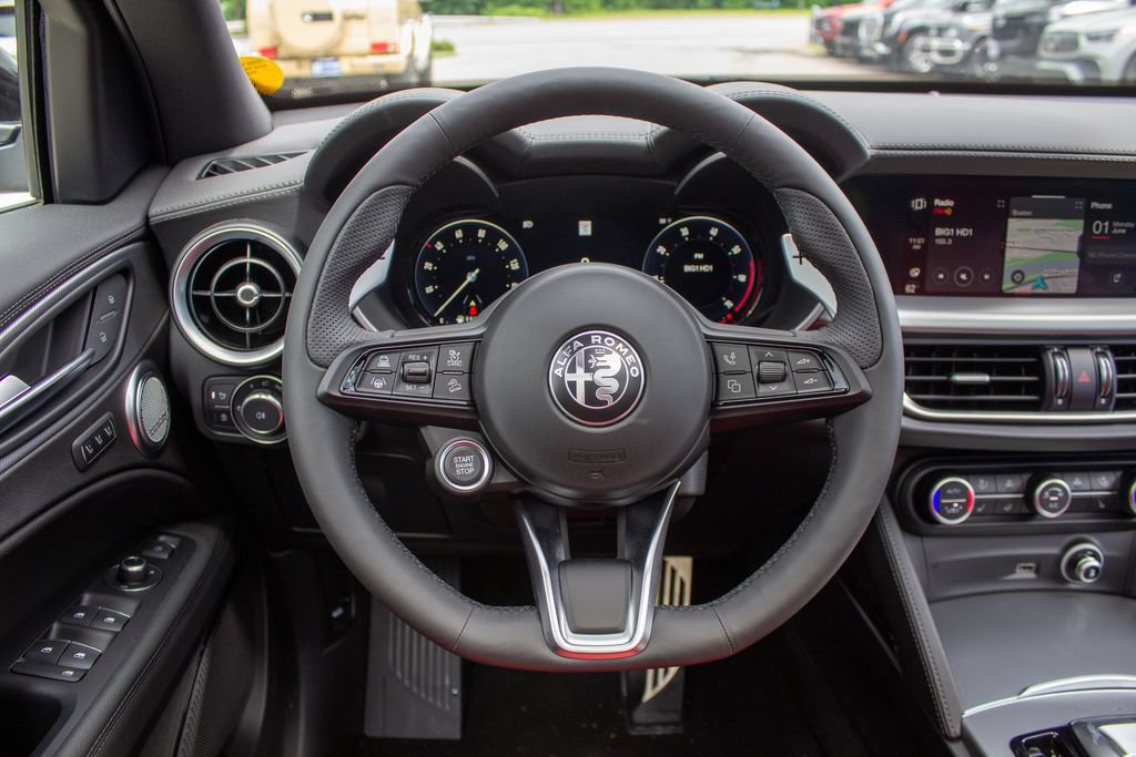 New 2025 Alfa Romeo Stelvio Sprint AWD/4WD image 14