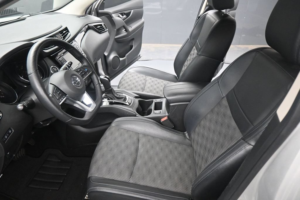 Used 2022 Nissan Rogue Sport SV w/ Technology Package FWD image 9
