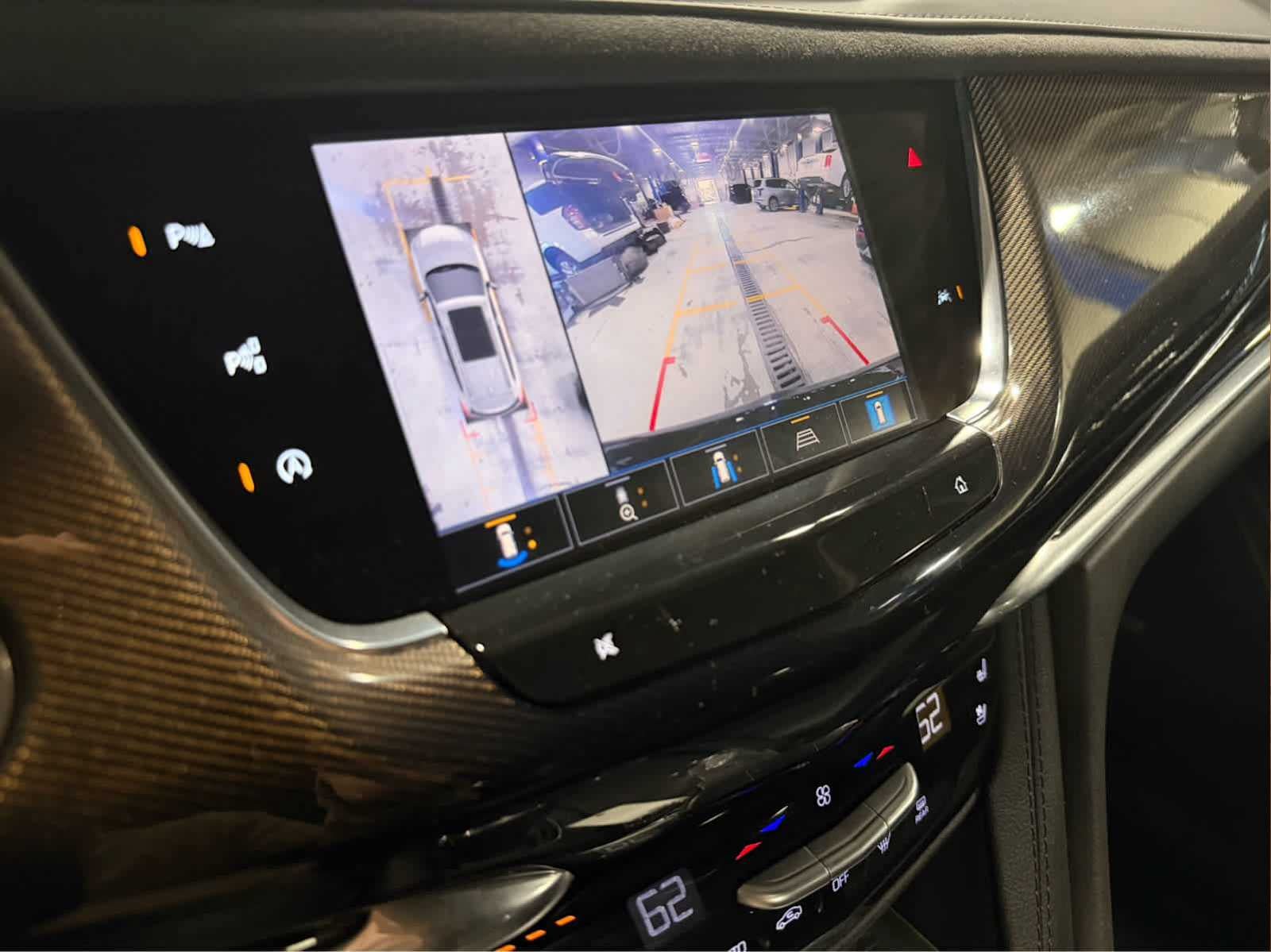Used 2024 Cadillac XT6 Premium Luxury w/ Platinum Package AWD/4WD image 16