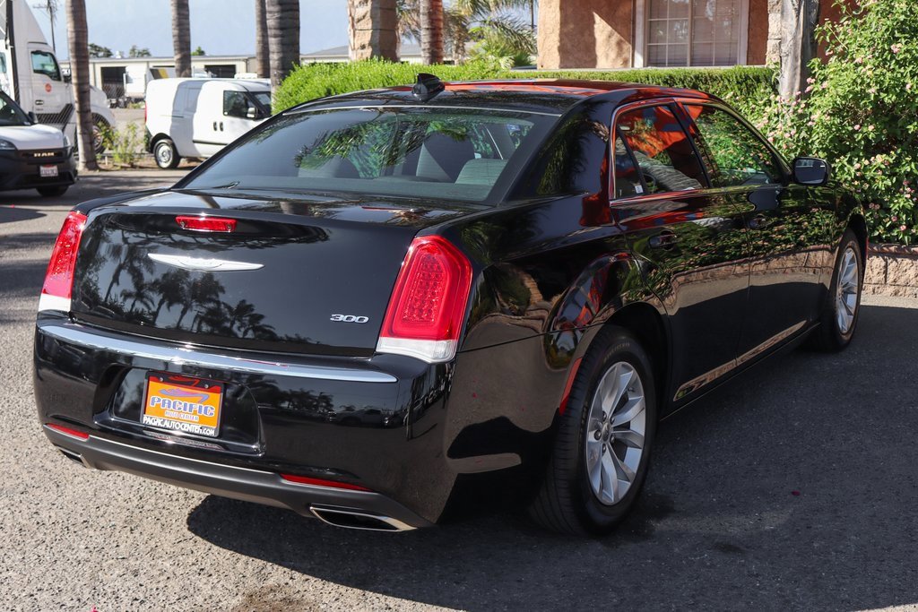 Used 2022 Chrysler 300 Touring image 9