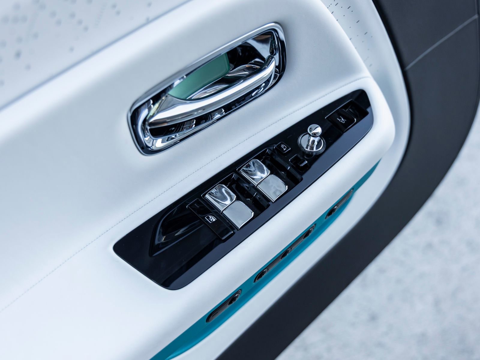 Certified 2025 Rolls-Royce Spectre image 25