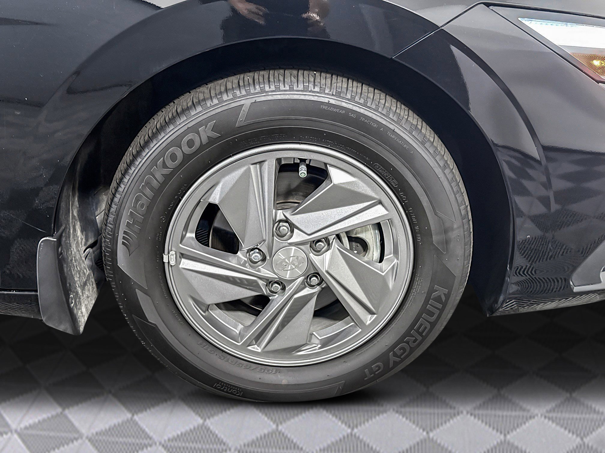 Used 2025 Hyundai Elantra SE image 37