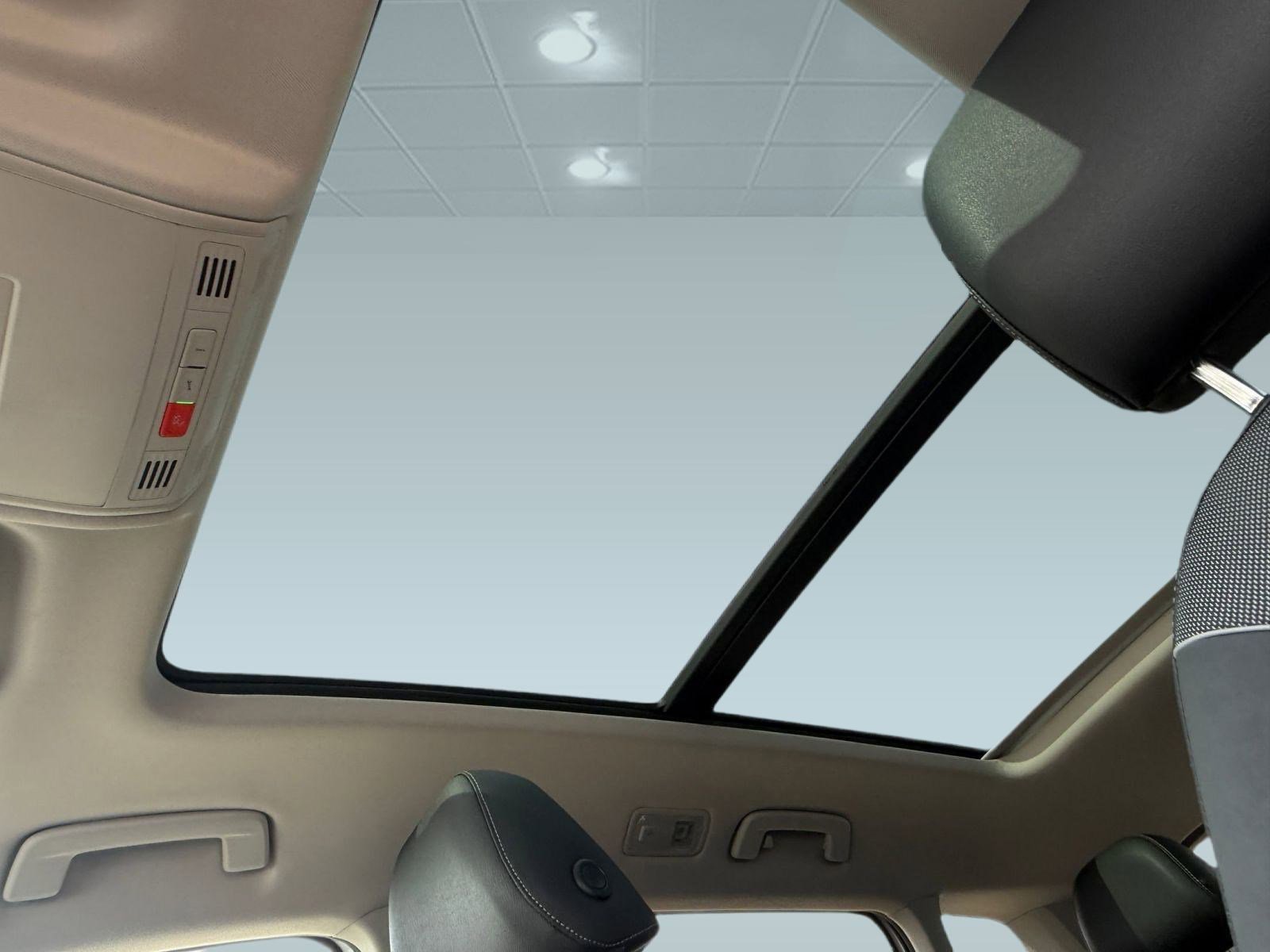 New 2026 Volkswagen Taos SE image 13