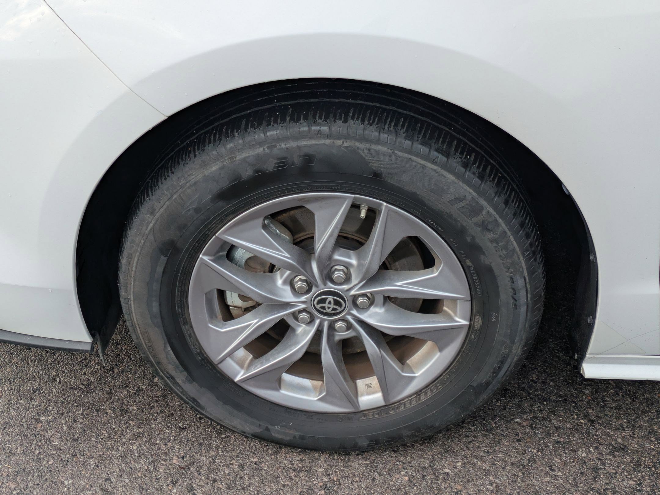 Used 2025 Toyota Sienna LE image 14