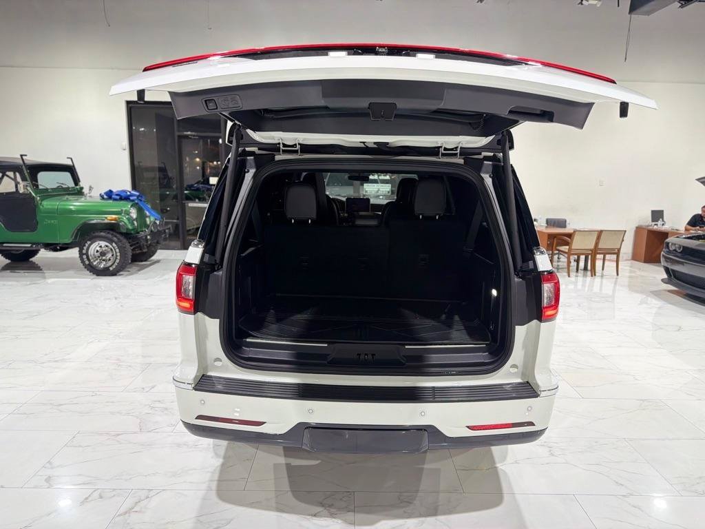 Used 2021 Lincoln Navigator L Reserve w/ Luxury Package AWD/4WD image 11