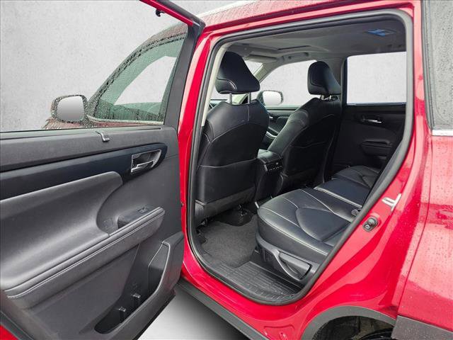 Used 2020 Toyota Highlander XLE AWD/4WD image 14