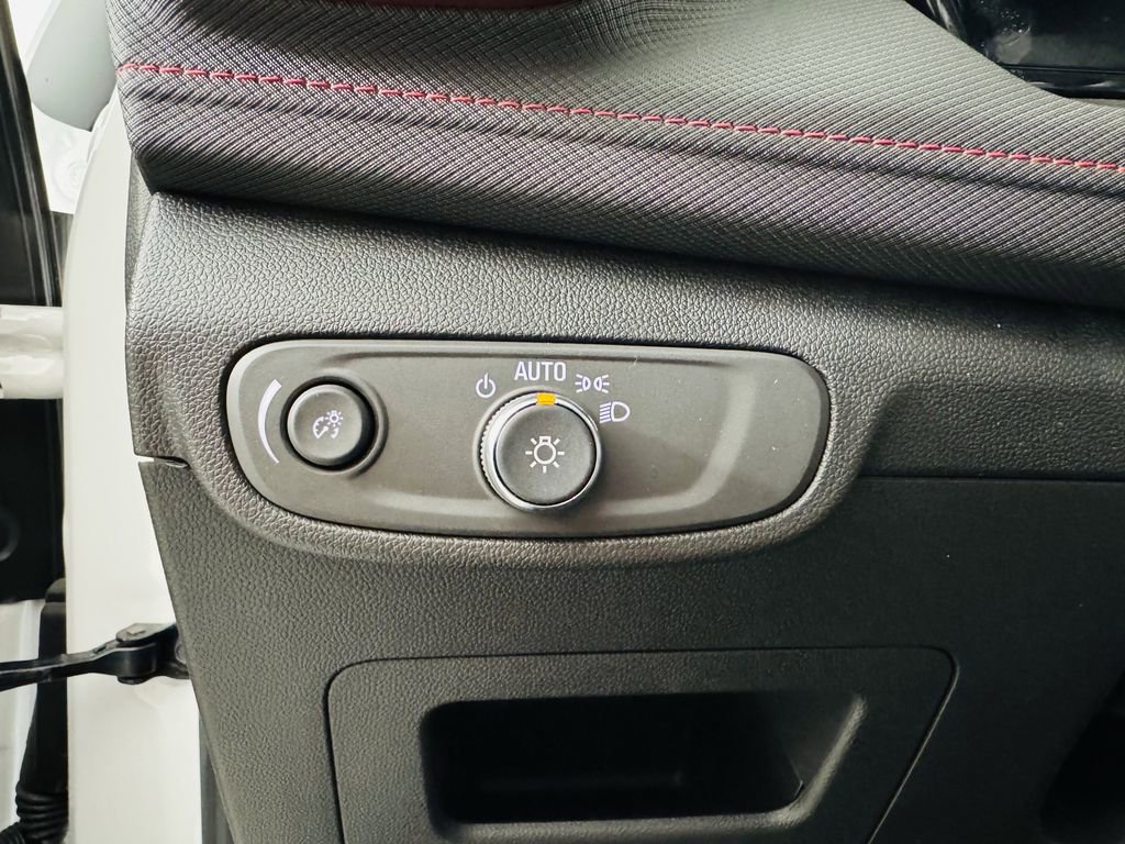 Used 2024 Chevrolet TrailBlazer RS w/ Convenience Package image 11