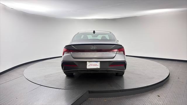 Used 2025 Hyundai Elantra Sport FWD image 7
