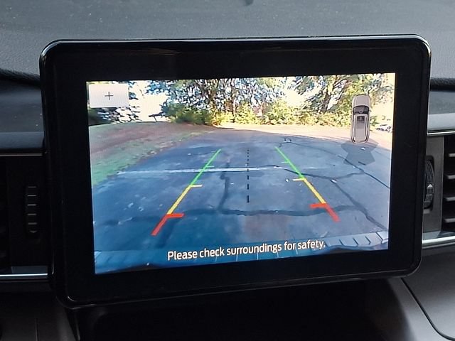 Used 2023 Ford Explorer XLT w/ Equipment Group 202A AWD/4WD image 18