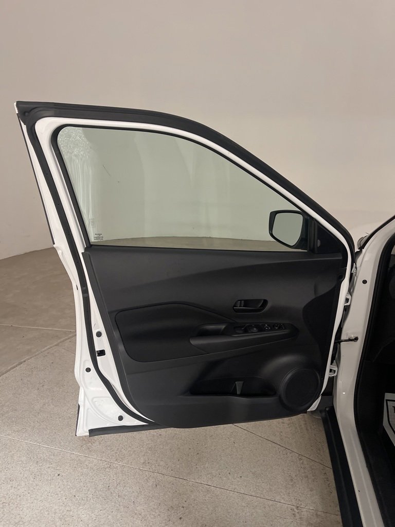 Used 2022 Nissan Kicks S image 15