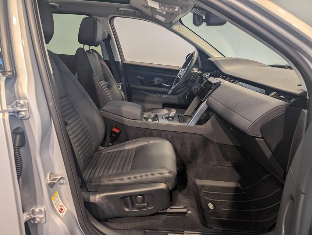 Used 2025 Land Rover Discovery Sport S image 30